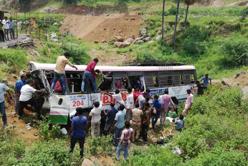 bus_accident_varat pic