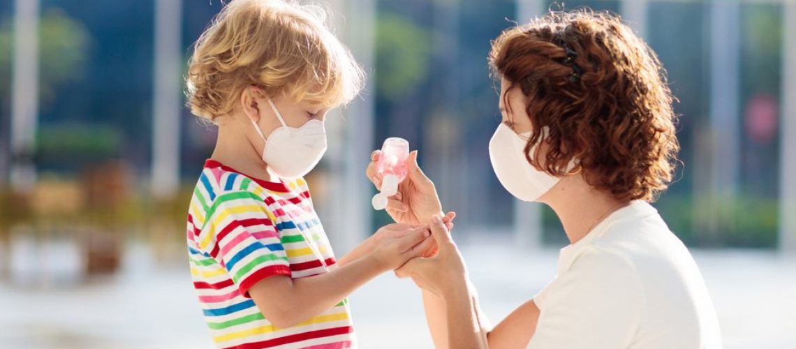Mom-and-son-with-facemasks